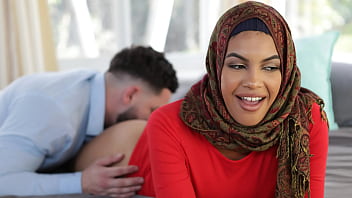 Kakak Tiri Ajari Adik Berhijab Cara Memuaskan Pria – Hijablust