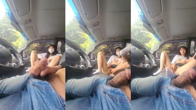 Masturbasi dengan Cewek di Dalam Mobil